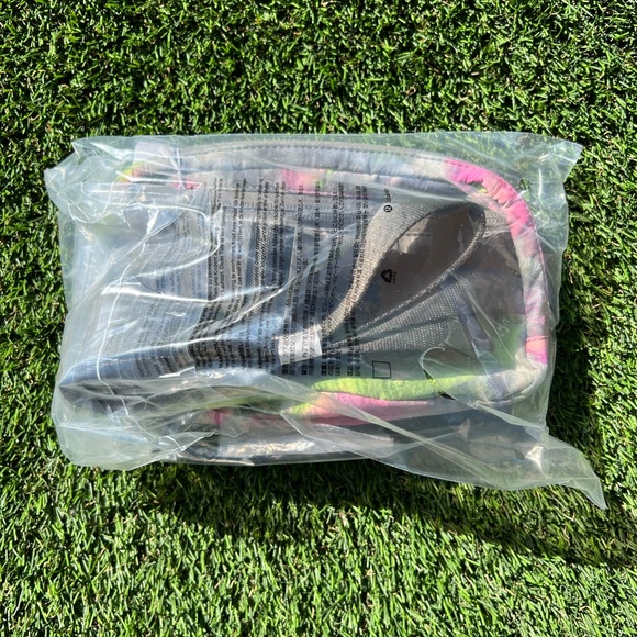 NEW LULULEMON EVERYWHERE BELT BAG HYPER DYE/ROVER - Picture 7 of 8